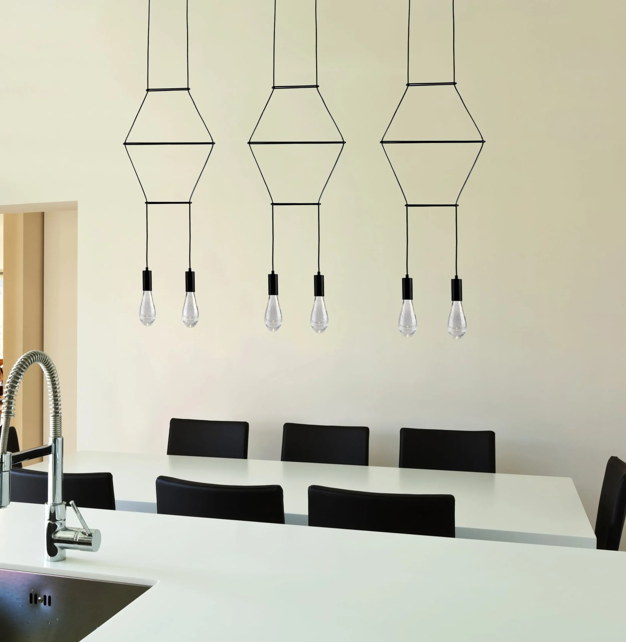 Viz Glass CH-C4L2-2B Cosmopolitan Black Chandelier Clear Raindrop